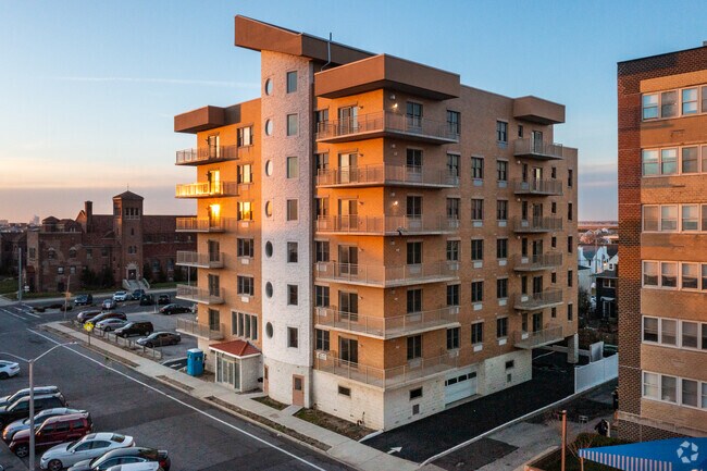 Building Photo - 661 W Broadway
