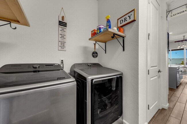 Building Photo - Beautiful Three Bedroom with Mountain V...