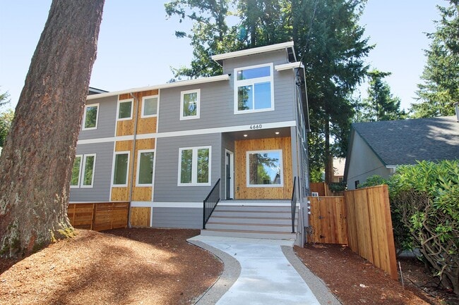 Primary Photo - 4660-4660 SW Fairvale Ct