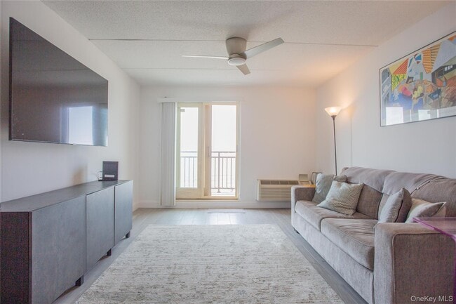 Building Photo - 230 W Broadway