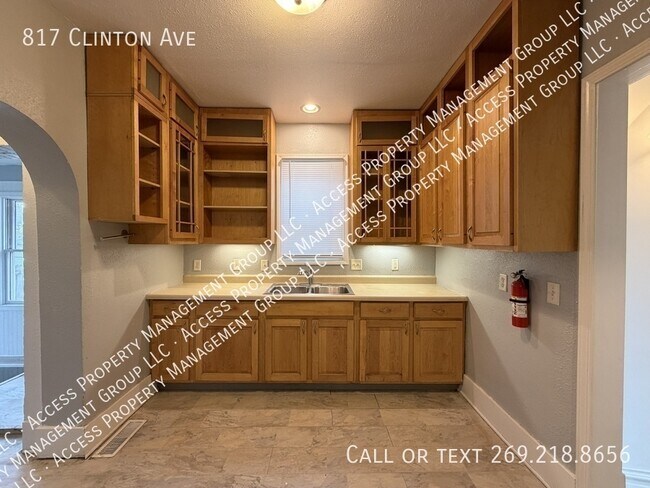 Building Photo - 817 Clinton Ave