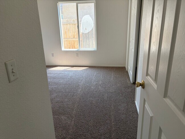 Building Photo - 96 E San Clemente Ct