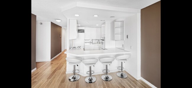 Building Photo - 7004 Boulevard E