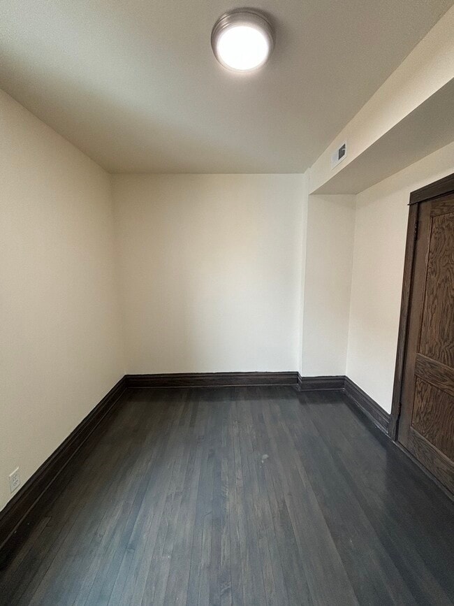 Building Photo - 1538 N Avers Ave