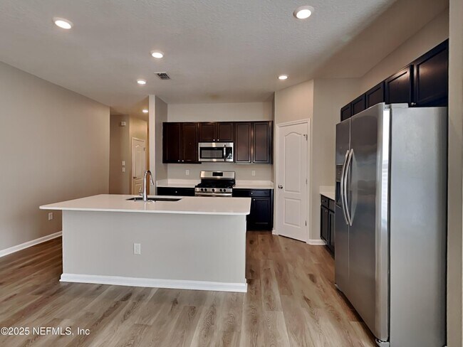 Building Photo - 164 Bloomfield Wy