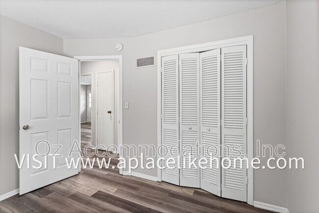 Building Photo - 3609 W 47th St