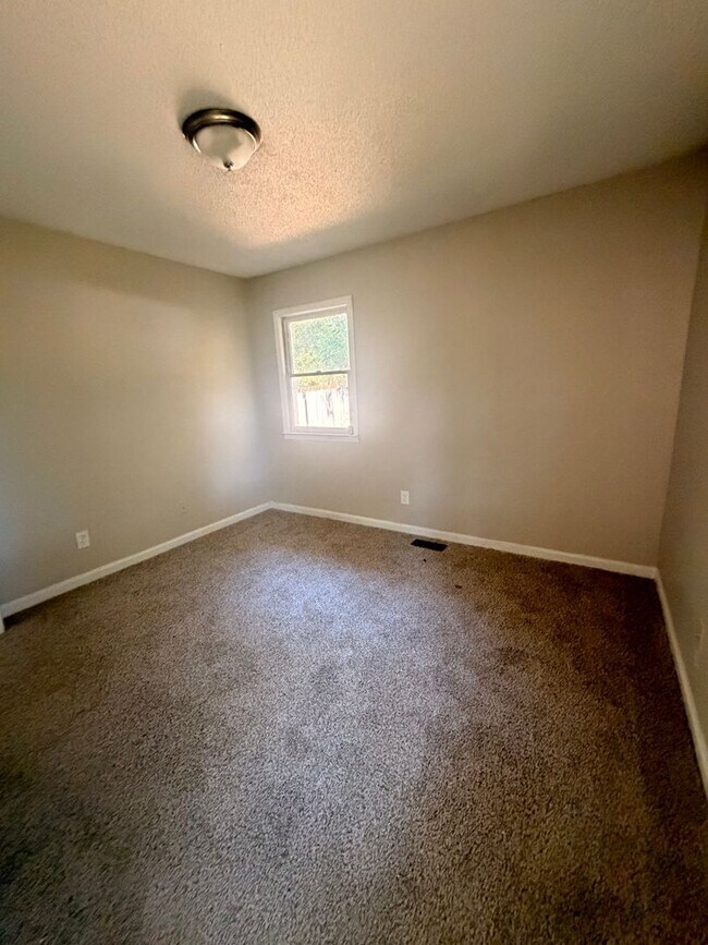 Building Photo - 6108 Castle Ct