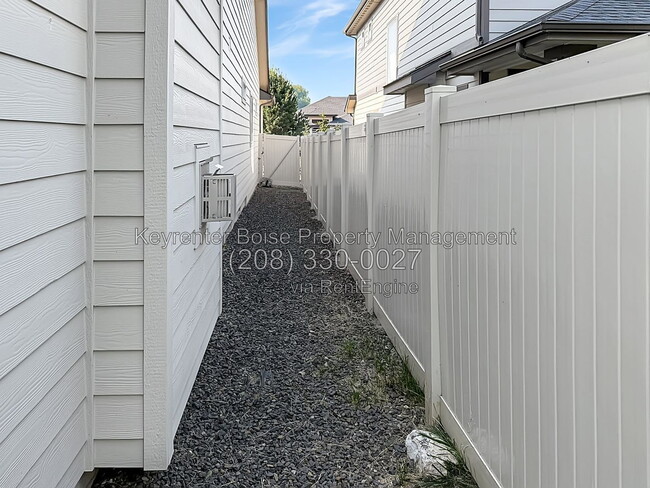 Building Photo - 1440 W Cerulean St