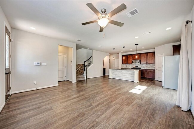 Building Photo - 107 Buckthorn Dr