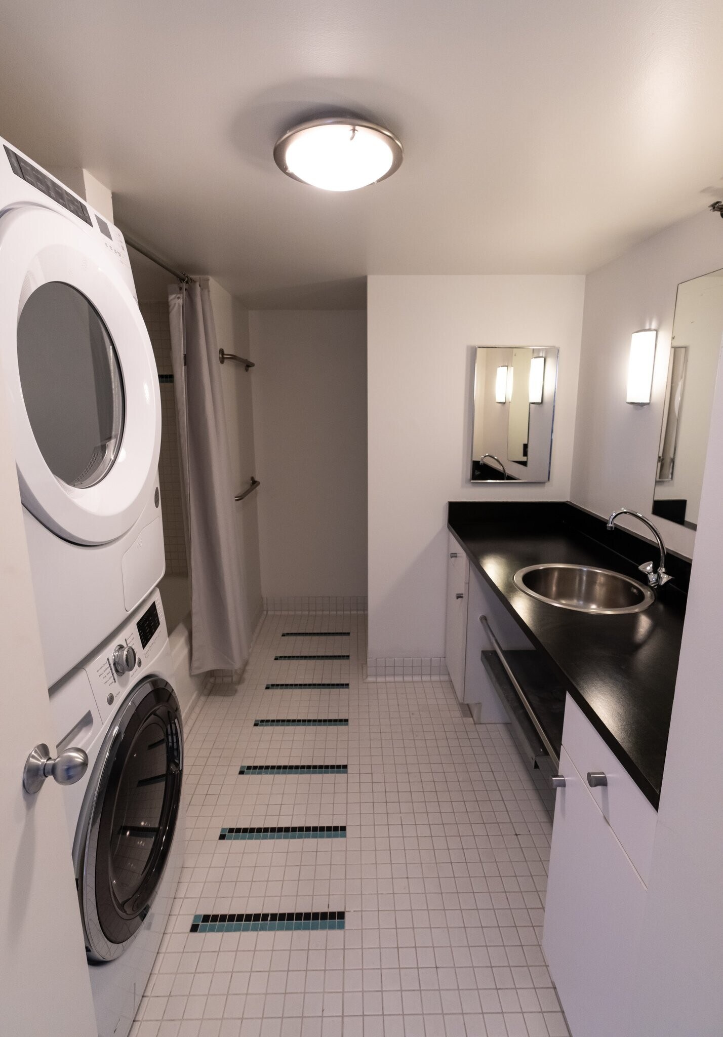 Building Photo - 247 4th St