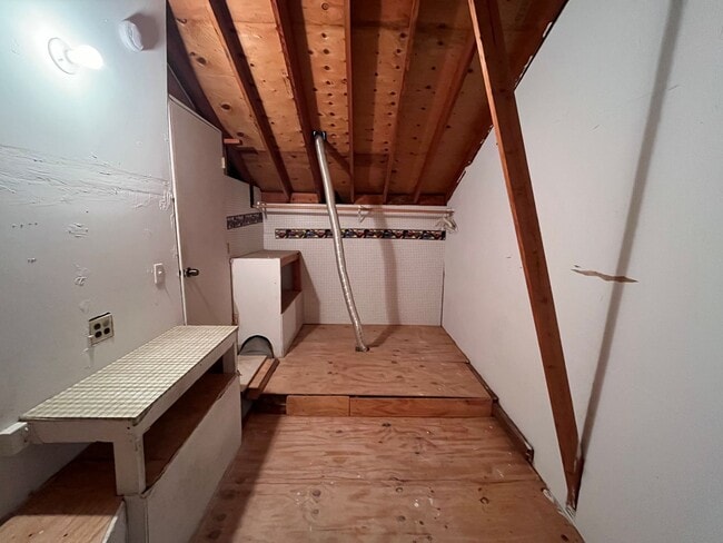 Building Photo - 408 N Center Ct