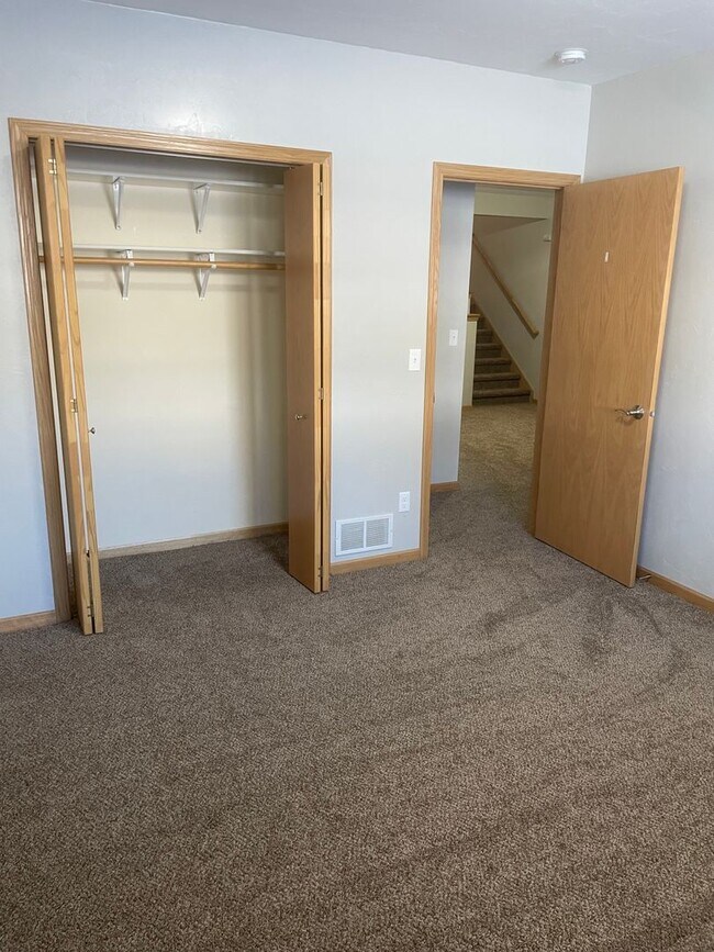 Building Photo - 2930 W Glenpark Dr