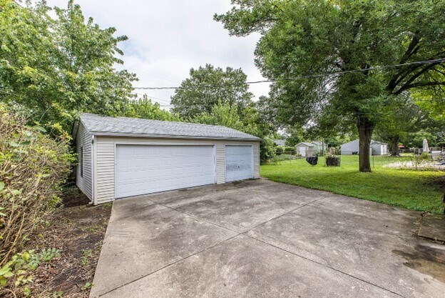 Building Photo - 304 Martin St