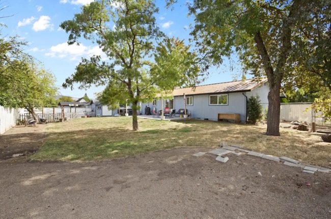 Building Photo - 990 Janes Rd