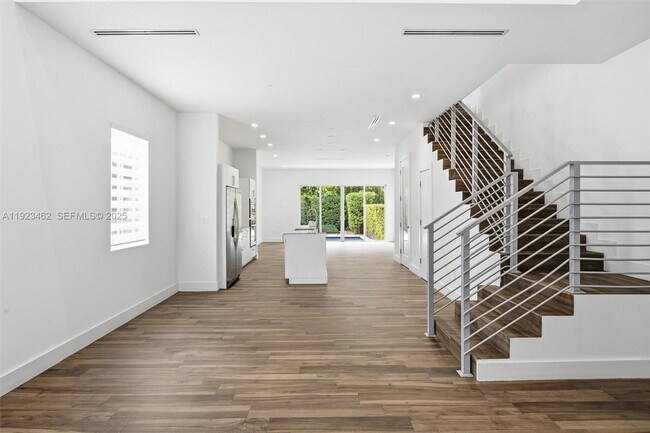 Building Photo - 2852 SW 32nd Ct