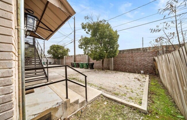 Building Photo - 1635 Castle Ct