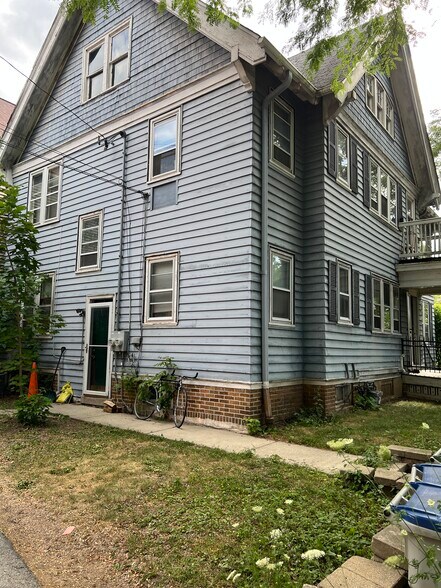 Building Photo - 2540 N Oakland Ave
