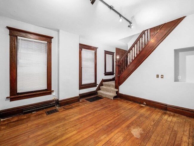 Building Photo - 1230 Indianola Ave