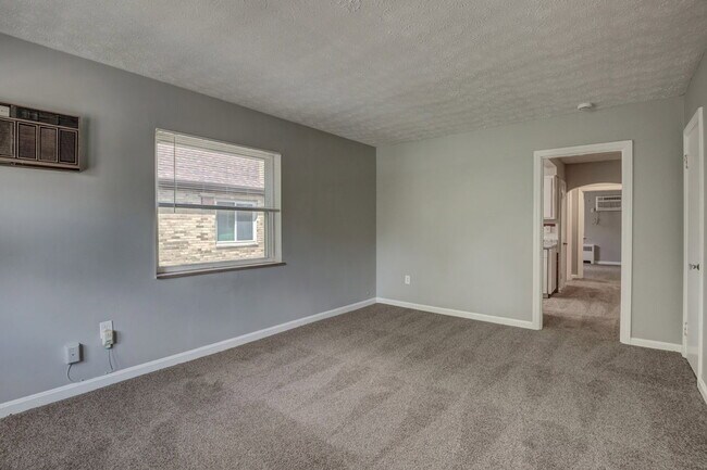 Building Photo - 1672 Llanfair Ave