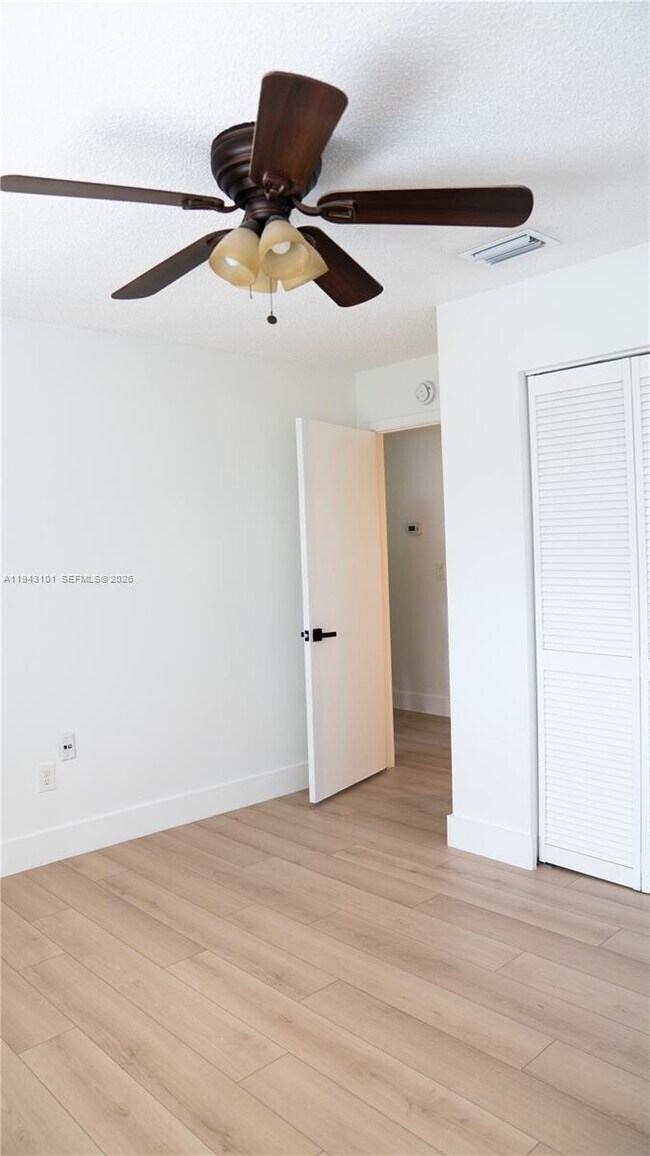 Building Photo - 9023 SW 113th Pl Cir W