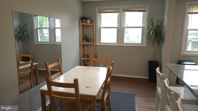 Building Photo - 356 Krams Ave