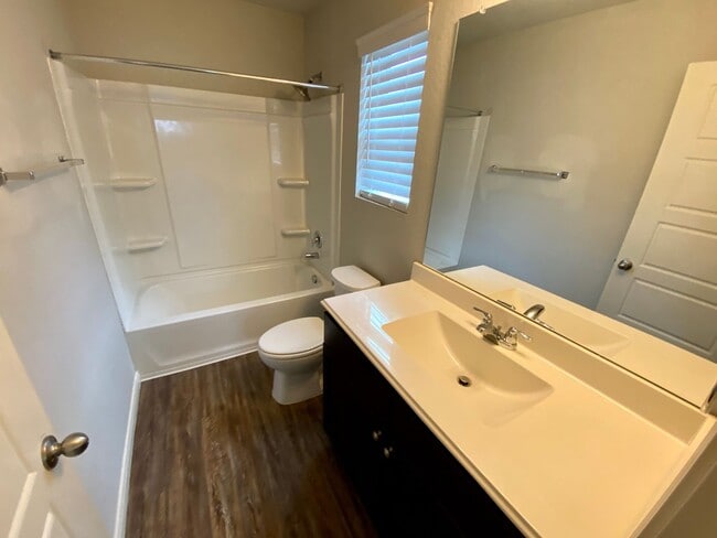 Building Photo - Great space w/ upstairs loft area as well!...