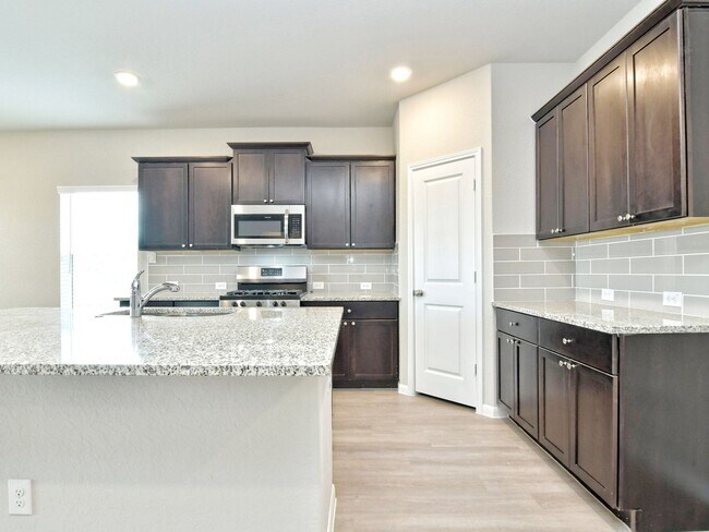 Building Photo - Beautiful 3036 SF Home - 5 Bed/3 Bath + Media Room and Game Room! - Hidden Trails, Bulverde