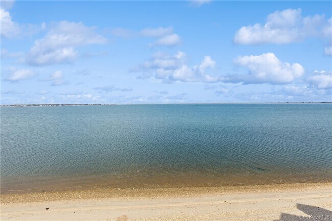 Building Photo - 39 Shinnecock Rd