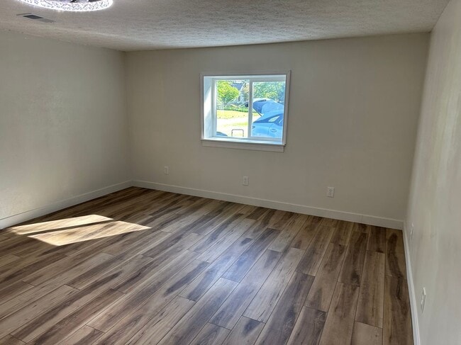 Building Photo - 111 Lynnwood Dr