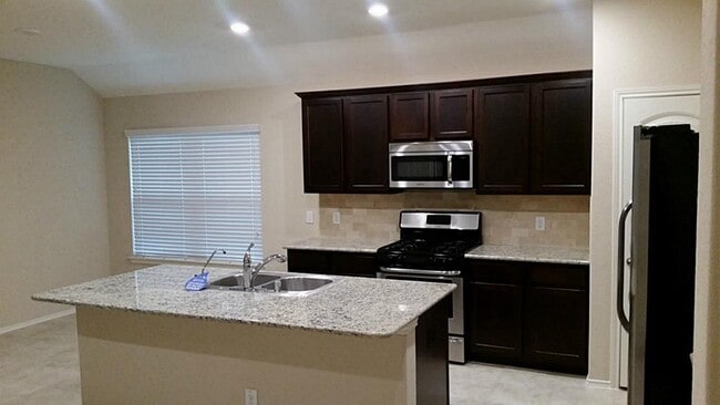 Building Photo - 3911 Webster Wds