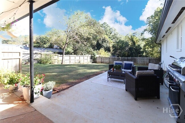 Building Photo - 1092 West Lake Dr