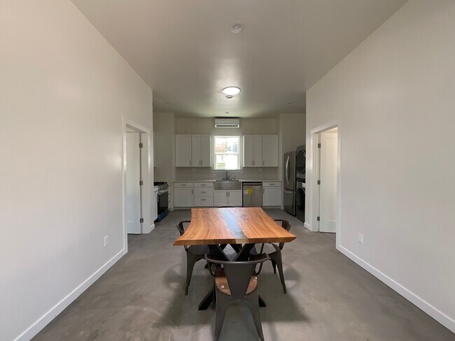 Building Photo - 3015 Warwick Ave