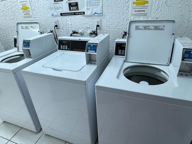 Building Photo - 200 Leslie Dr