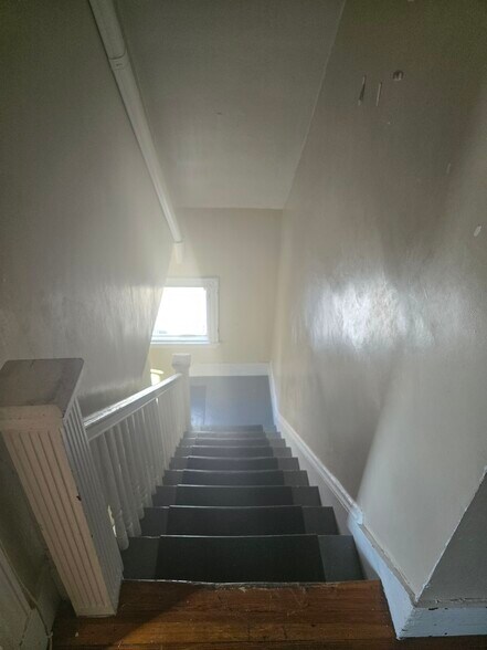 Building Photo - 38 Claybourne St