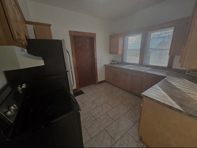 Building Photo - 1134 Bertch Ave