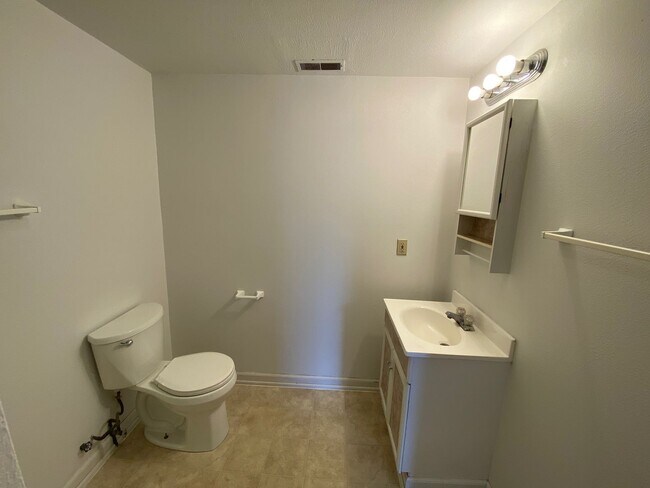 Building Photo - W Norwich Ave 32-34 GW2