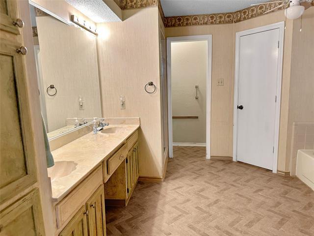 Building Photo - 708 Crestview Dr