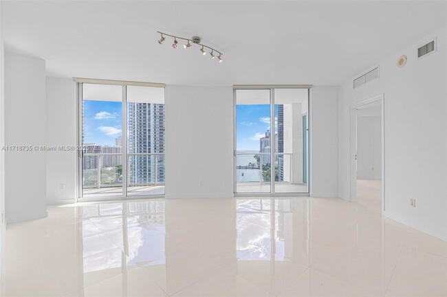 Building Photo - 300 S Biscayne Blvd