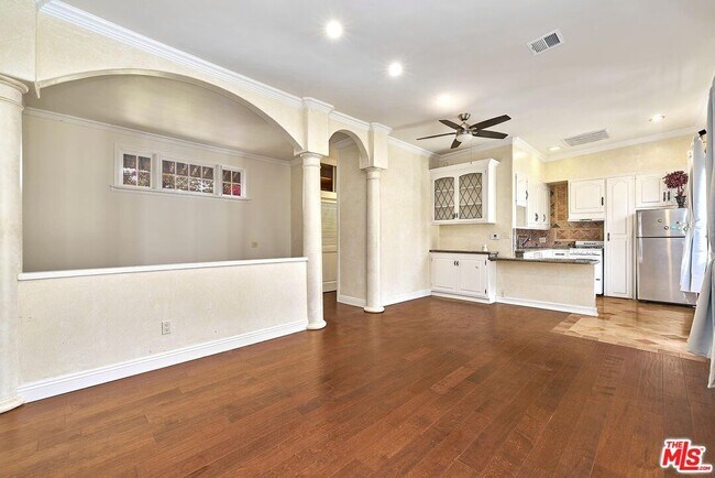Building Photo - 424 N Arden Blvd
