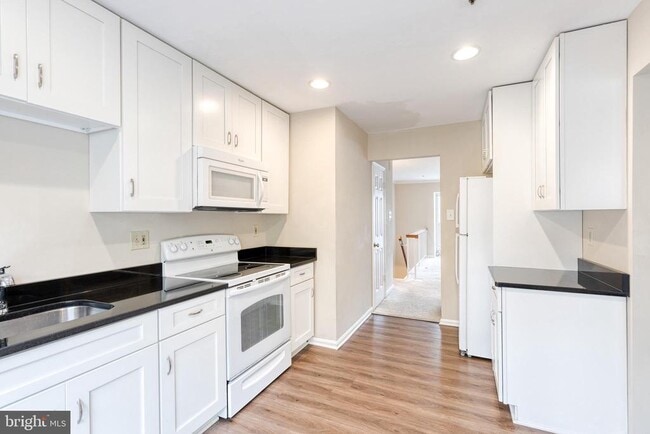 Building Photo - 2548 Ambling Cir