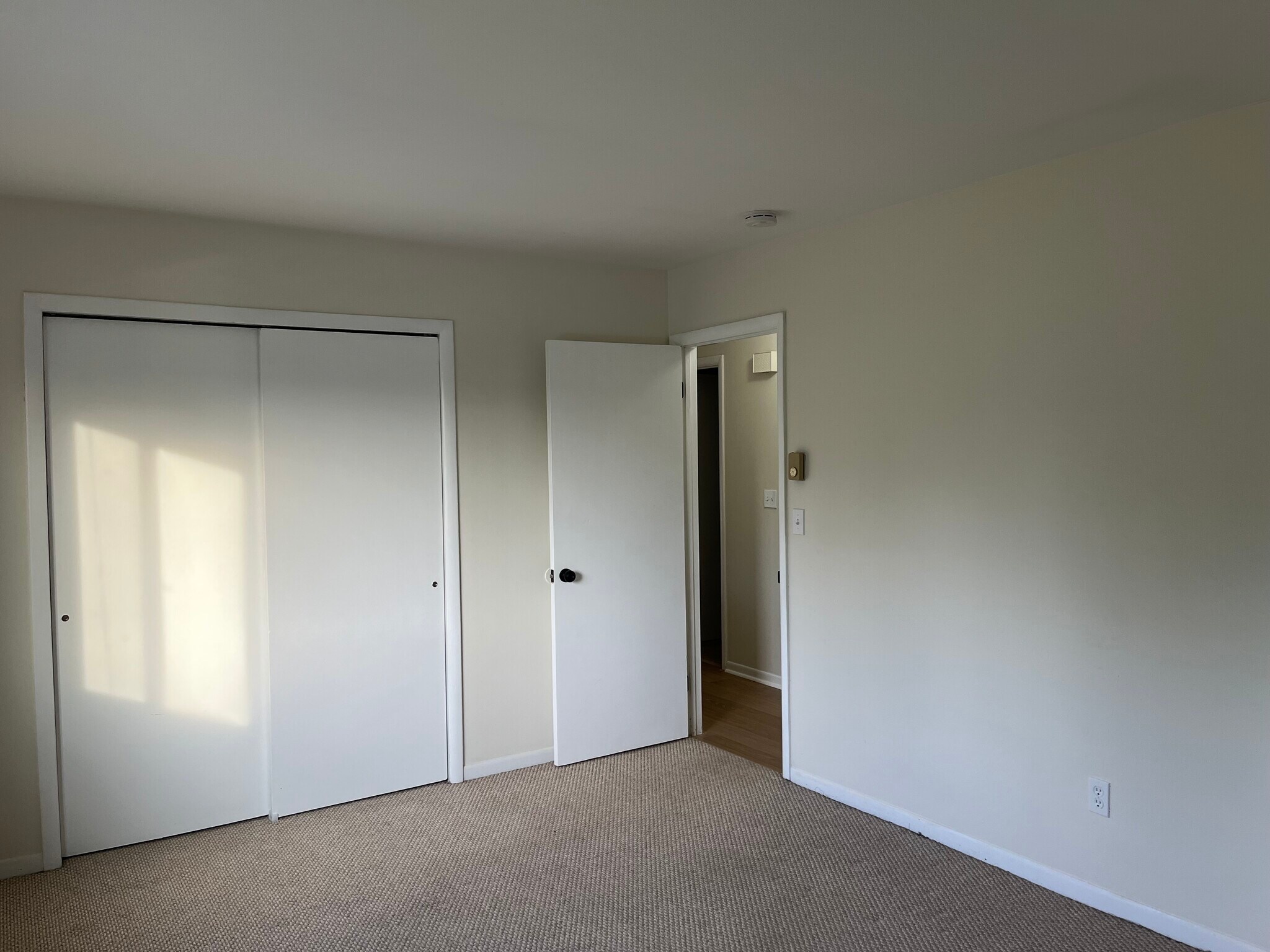 Building Photo - 44 Suncrest Dr