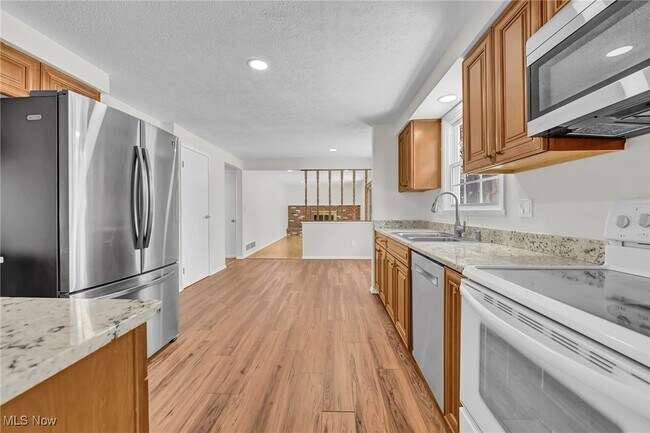 Building Photo - 5601 Sunset Dr