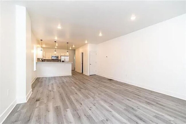 Building Photo - Brand New 4 Bedroom / 3.5 Bathroom Townhom...