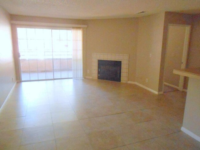 Building Photo - Spacious 2 bedroom Condo in Canyon Lake Community