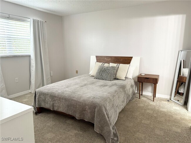 Building Photo - 170 Turtle Lake Ct