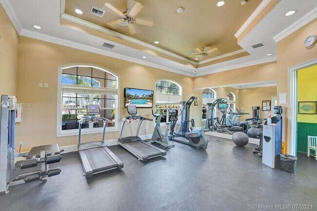 Building Photo - 9905 Baywinds Blvd