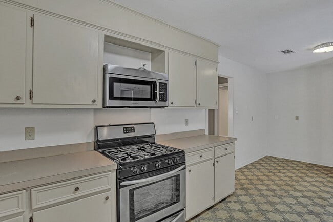 Building Photo - 205 Walnut St