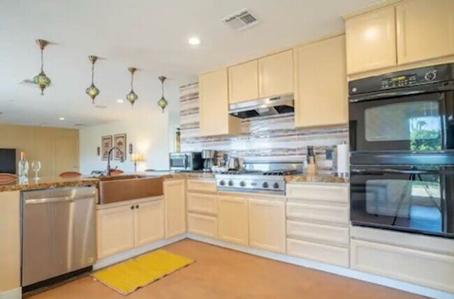 Building Photo - 46755 Highland Palms Dr