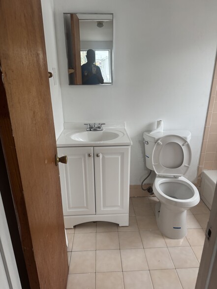 Master Bedroom Bathroom #2 - 17814 146th Ter