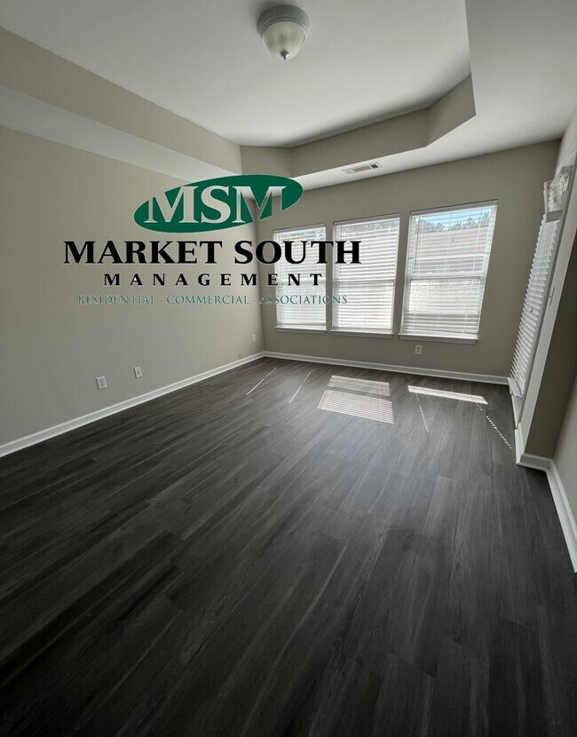 Building Photo - **APPLICATION PENDING!! UPDATED RICE HOPE TOWNHOME
